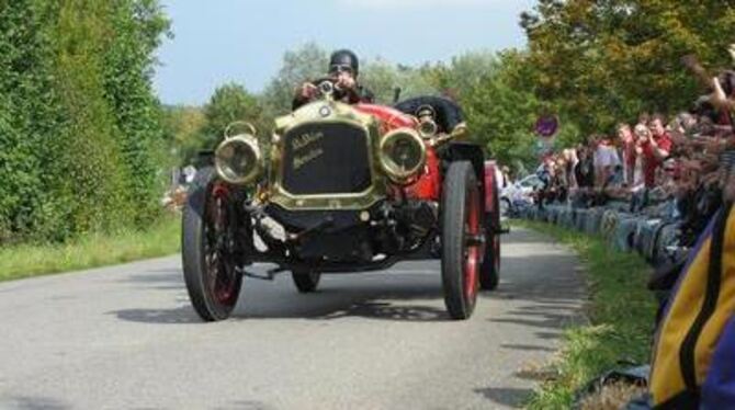 Ein Erlebnis für Oldtimer-Fans bot die Retromotor mit dem Rennen auf der Kirchentellinsfurter Schönbuchsteige. FOTO: MERKLE