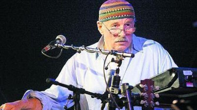 Joe Zawinul war im Frühjahr noch auf Tour. Er gilt als der bedeutendste Jazz-Keyboarder überhaupt. 
FOTO: HEYDER/DPA