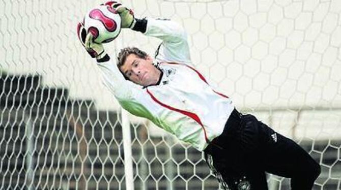 Im November wird Jens Lehmann 39 Jahre alt, aber trotzdem will er möglicherweise bis zur WM 2010 weiterspielen. 
FOTO: DPA