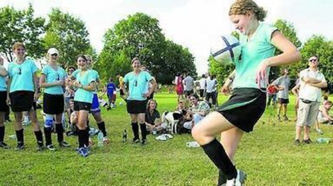 Sportlich zwar keine Konkurrenz, dafür waren die Damen vom Team &raquo;Unschuld vom Lande&laquo; die Publikumslieblinge. 
FOTO: