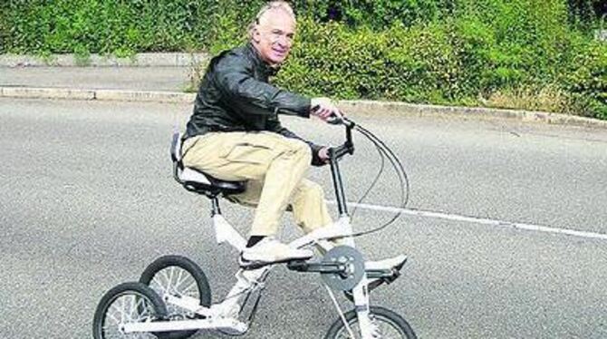 Fahren soll auch Spaß machen findet Hektor Steinhilber und demonstriert, wie rasant sein &raquo;Swingtrike&laquo; ist.  
FOTO: W