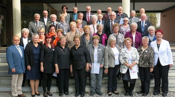 Sie stehen treu zum Chorgesang, die Jubilare im Bezirk Neckar-Erms des Chorverbandes Ludwig Uhland, die jetzt in Metzingen in de