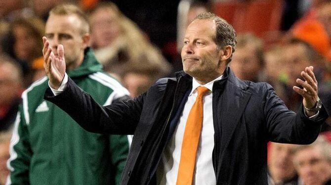 Bondscoach Danny Blind hadert während des Spiels gegen die Tschechen. Foto: Koen Van Weel