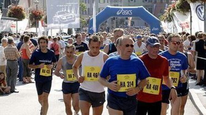 Beim Tübinger Stadtlauf geht's nicht nur um das sportliche Ereignis, sondern stets auch um einen guten Zweck.
GEA-FOTO: NIETHAMM