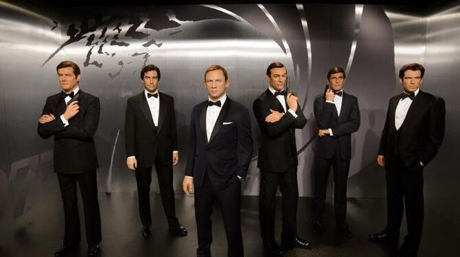 Keine Chance für Schurken: Die Wachsfiguren der James Bond-Darsteller (l-r) Sir Roger Moore, Timothy Dalton, Daniel Craig, Si