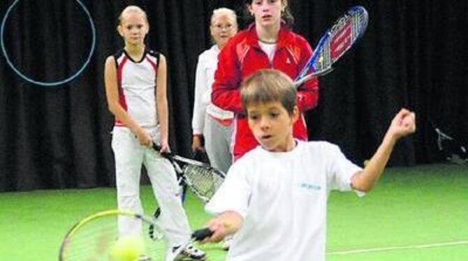 Der Nachwuchs steht beim GEA-Tennis-Camp im Mittelpunkt.  GEA-FOTO: PACHER