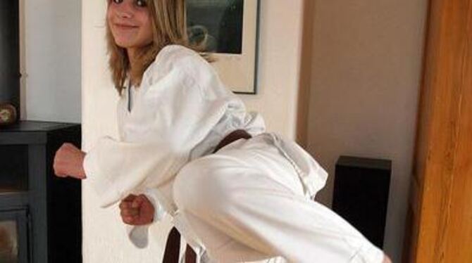 Am besten kämpft sie, wenn sie sauer ist: Katharina Maichle aus Steinhilben ist deusche Schülermeisterin im Karate. FOTO: BAIER