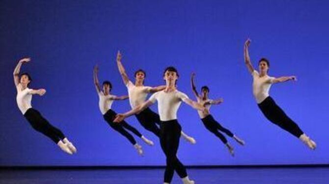 &raquo;Etuden&laquo;, eine Aufführung mit Tänzern der John-Cranko-Schule des Staatsballetts Stuttgart. FOTO: STUTTGARTER BALLETT