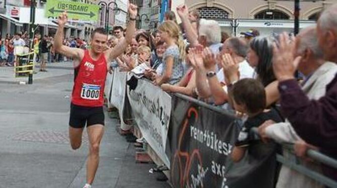 Ließ sich den Sieg nicht nehmen: Markus Ruopp beim Zieleinlauf. FOTO: TRINKHAUS