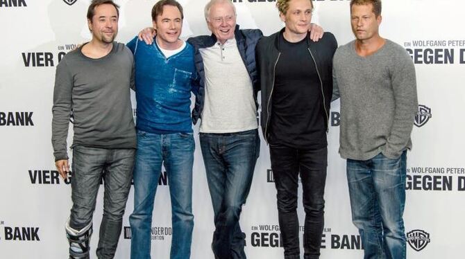 Starauflauf in Berlin: Jan Josef Liefers (l-r), Michael »Bully« Herbig, Wolfgang Petersen, Matthias Schweighöfer und Til Schw