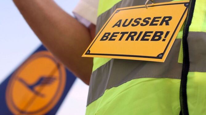 Lufthansa Flugbegleiter wollen streiken.