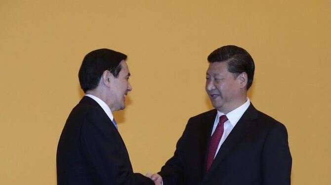 Xi Jinping (R) und Ma Ying-jeou bei ihrem historischen Treffen in Singapur. Foto: Wallace Woon