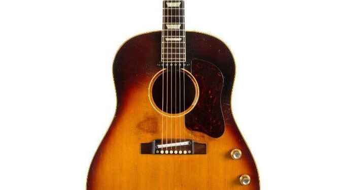 John Lennons J-160E Gibson ist ein Vermögen wert. Foto: Julien's Auction