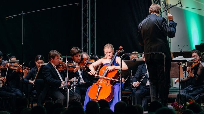 Die Finnin Senja Rummukainen glänzte in Dvoráks Konzert.  FOTO: CHRISTOPH KALCK