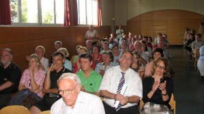 Die Reichenecker Bürger waren in Scharen gekommen und argumentierten unermüdlich für die »blaue« Trasse.
FOTOS: SCHÄLE-SCHMITT