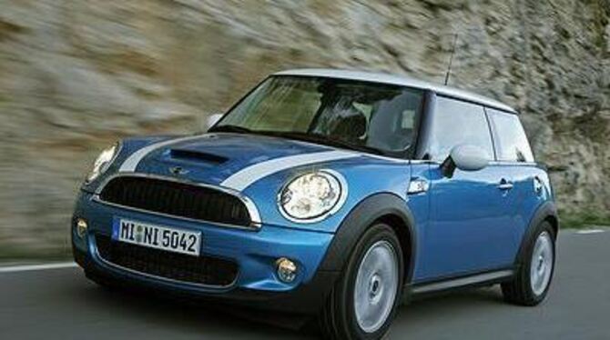 Blickfang Mini -­ besonders als blau-weißer Cooper S. FOTO: BMW