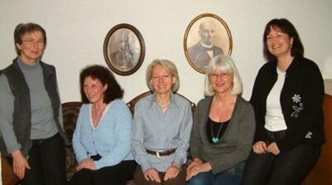 Das Team der Stadtbücherei Pfullingen (von links): Gesa Götz, Christa Harchula, Ruth Beck, Felicitas Vogel, Karola Adam. Im Hint