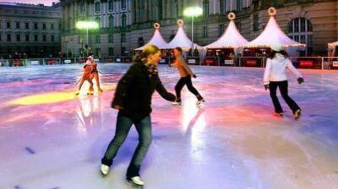 2007 auch in Reutlingen? Die &raquo;Marktwerkstadt&laquo; will den Weihnachtsmarkt unter anderem mit einer Eisbahn aufwerten. AR