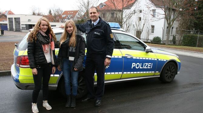 Was er als Polizeipressesprecher genau zu tun hat, verriet Sven Heinz im ZmS-Gespräch mit Pfullinger Schülerinnen.  FOTO: ZMS