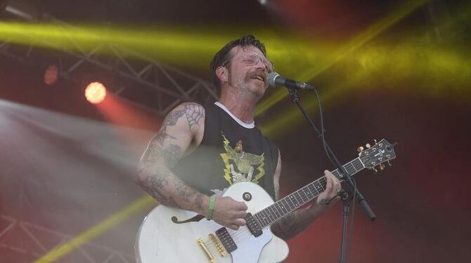 Jesse »The Devil« Hughes mit der Band Eagles Of Death Metal. Foto: Hugo Marie