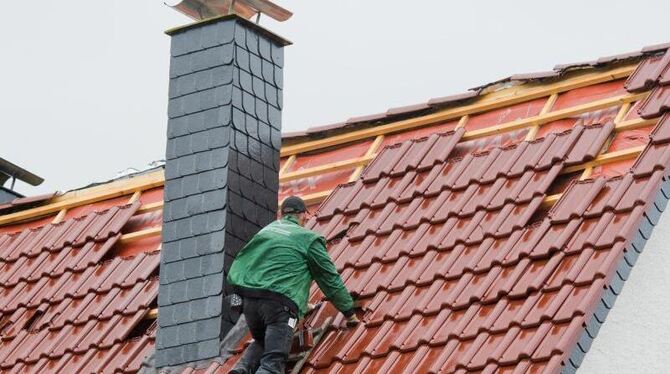 Obwohl die Kassen klingelten, bauten die Handwerksbetriebe Stellen ab. Foto: Julian Stratenschulte