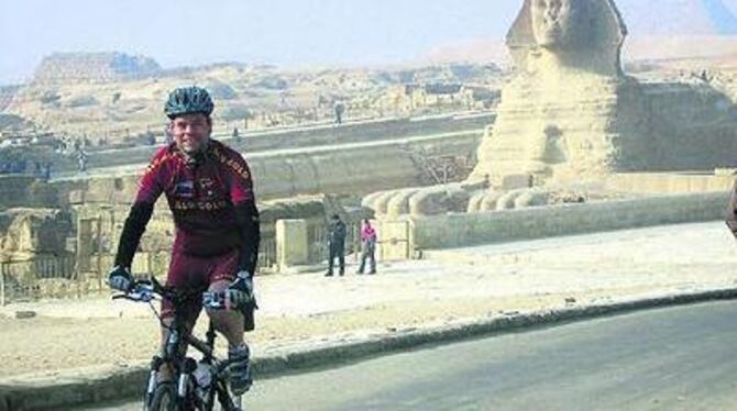 Einrollen vor der Sphinx: Der Reutlinger Markus Widmann vor dem Start. 
FOTO: PR