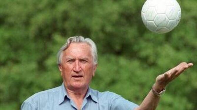 Mit einem großen Ballgefühl begnadet: Der 86-jährige Bernhard Kempa. FOTO: DPA