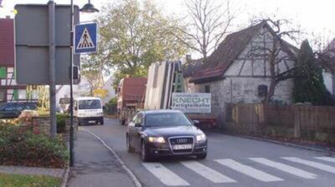 Um die Ortsdurchfahrt in Gniebel zu entlasten, bringt eine neue Initiative erneut eine Südumfahrung ins Gespräch.  GEA-FOTO: HEK