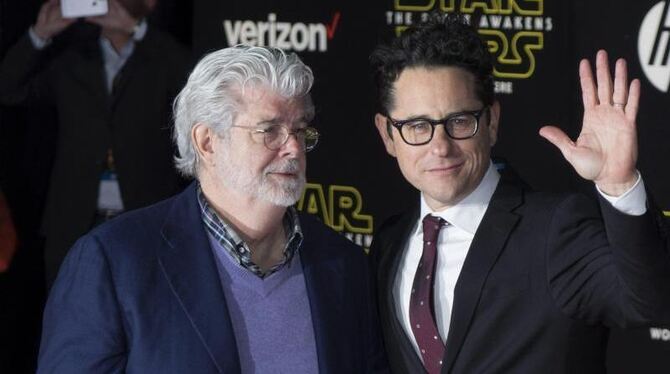 Auf Erfolg abonniert: Der »Star Wars«-Erfinder George Lucas (l) und der Regisseur J.J. Abrams grüßen aus Hollywood. Foto: Eug