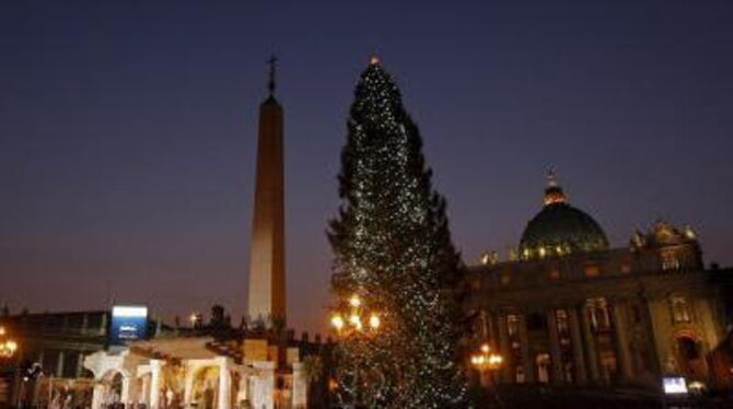 Christen in aller Welt, im Bild der Petersplatz in Rom, feiern Weihnachten. Vielerorts ist der Blick in die Zukunft von Sorgen g