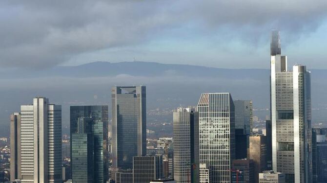 Bankenplatz Frankfurt: Der Rettungsfonds Soffin stützt deutsche Banken noch mit 15,8 Milliarden Euro. Foto: Arne Dedert/Archi