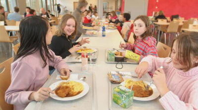 Schulessen erfreut sich wachsender Beliebtheit: weil's lecker schmeckt und Kräfte weckt. GEA-ARCHIVFOTO: TRINKHAUS