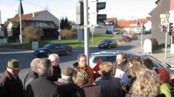 Bisher ist die Kreuzung sicher, betonten die Behörden-Vertreter gestern beim Treffen in Ofterdingen.  GEA-FOTO: -JK