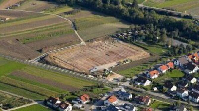 Nach 30-jähriger Vorbereitungszeit wird seit September im Gewann &raquo;Kies&laquo; in Neuhausen ein Sportplatz gebaut. FOTO: KE