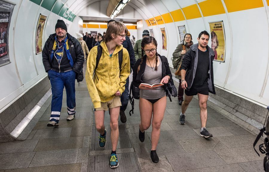 Ohne Hose U-Bahn fahren in 60 Städten