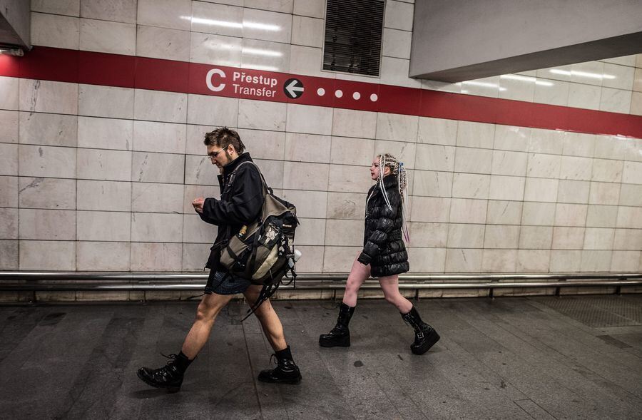 Ohne Hose U-Bahn fahren in 60 Städten