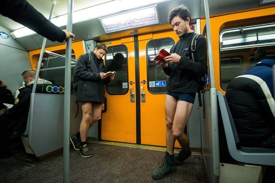 Ohne Hose U-Bahn fahren in 60 Städten