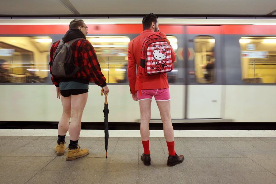 Ohne Hose U-Bahn fahren in 60 Städten