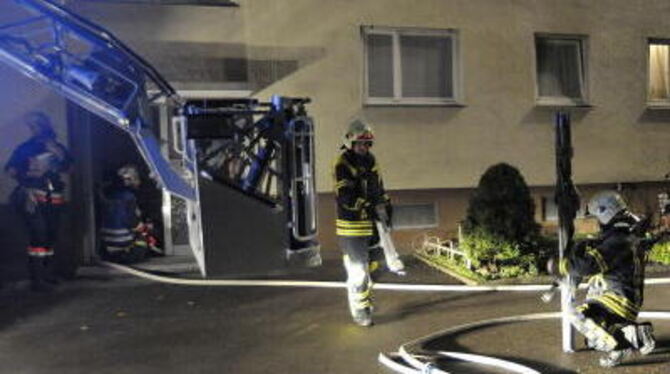 Die meisten der 21 Menschen, die durch das Feuer in der Metzinger Siemensstraße ihre Wohnung verloren, sind bei Familien unterge