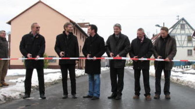 Freischneiden der Ortsdurchfahrt Meidelstetten mit allen an der Großbaustelle beteiligten Planern, Bauleitern, Bürgermeister, Au