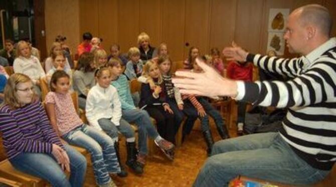 Der Autor Thilo P. Lassak begeisterte die Kinder der August-Lämmle-Schule nicht nur als Vorleser seines eigenen Kinderbuchs. Auc