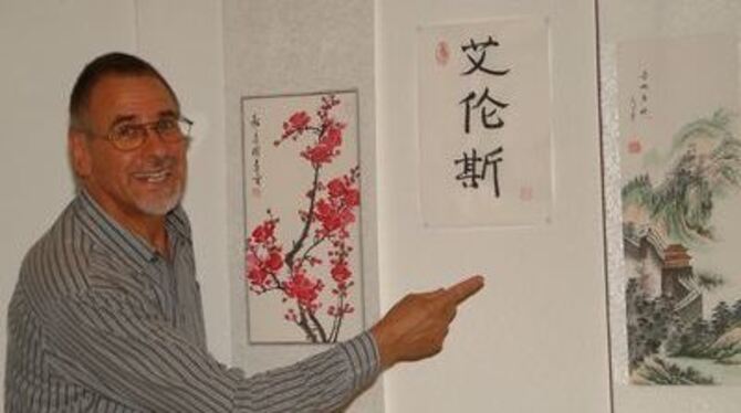 Ernst Bodenmüller und sein Name in chinesischen Schriftzeichen. FOTO: KABLAOUI