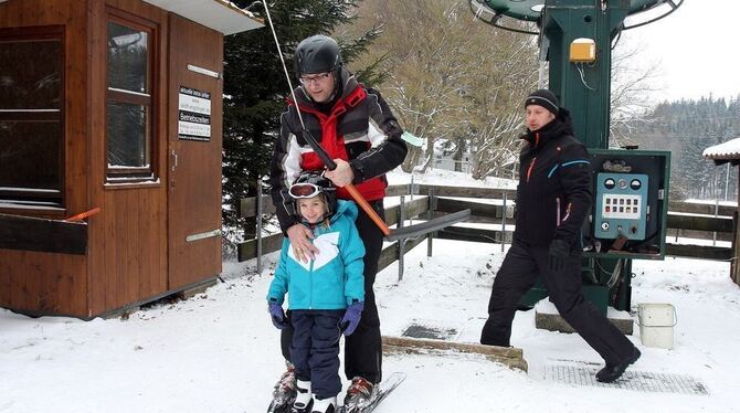 Endlich ist er da: Der TSV Kleinengstingen, der vor wenigen Monaten den Skilift im Kohltal übernommen hat, hat den Winter lange