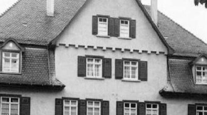 Das Haus steht noch, das Geschäft gibt's nicht mehr: Textilhaus Votteler im 1914 bezogenen Neubau am Marktplatz. Das Bild ist de