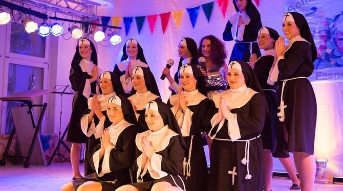 Erst brave Nonne, dann echte Show-Girls: Mit ihrer Interpretation von »Sister Act« erhielten die Mädchen aus Oberstetten viel Ap