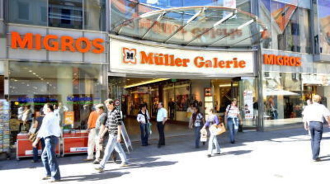 Die Schweizer kommen: Jetzt eröffnet der Frischemarkt Migros in der größten Einkaufsmeile in Reutlingen seine Pforten.
FOTO: NIE