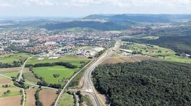 Von heute an heißt es freie Fahrt an Metzingen vorbei: Um 15.30 Uhr beginnt die offizielle Eröffnung der Umgehungsstraße im Zuge