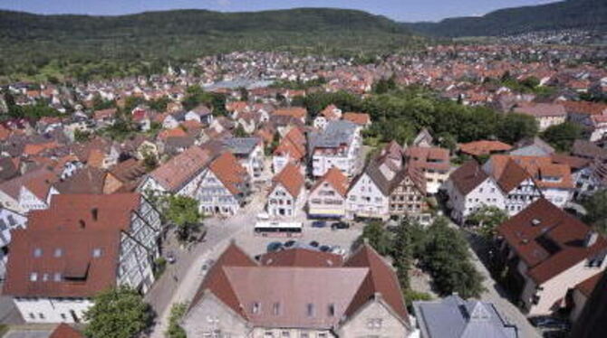 Wohnen am Markt in Dettingen: Mit dem inzwischen fertiggestellten Gebäudeensemble hat sich auch die Ortsmitte verändert. 
FOTO: