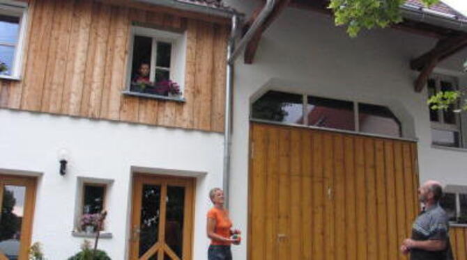 Vor zehn Jahren haben die Herrmanns das alte Haus in der Gönninger Straße 30 in Genkingen gekauft, seither sanieren sie nach und