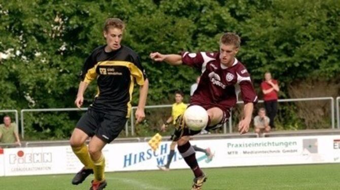 Ein Tor erzielt, einen Treffer vorbereitet: SSV-Youngster Marcel Ziegler. Links: Der Rottweiler Florian Geiger. FOTO: AVANTIME